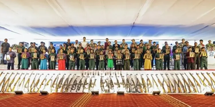 India says key Maoist guerrilla surrenders as net tightens