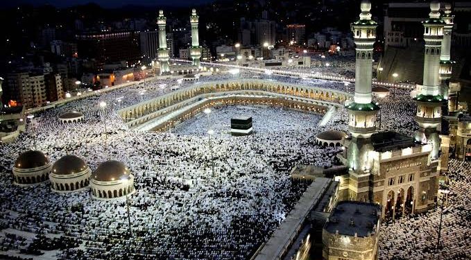 Pure Faith! Pakistani Couple Travels 6,290 Km from Lahore to Perform Umrah on Motorbike
