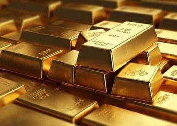 Saudi CEO Gifts Pakistani Employee Gold Bar Worth PKR 1.5 Crore After 42 Years of Service