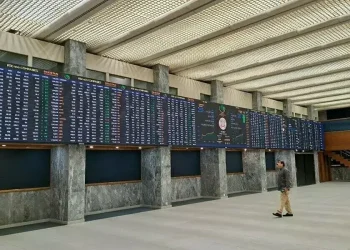 Selling continues at bourse, KSE-100 sheds over 1,700 points in early trade