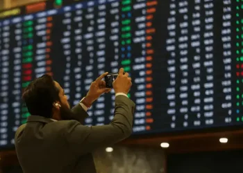 Selling persists at bourse, KSE-100 down over 2,100 points - Markets