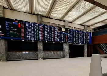 Selling returns to bourse, KSE-100 sheds over 1,000 points
