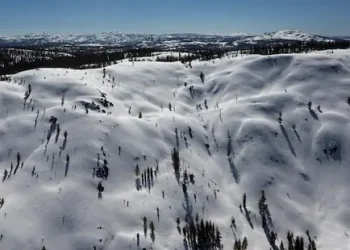 Ten skiers missing, six stranded in California avalanche