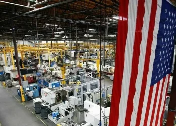 US factory output beats expectations on manufacturing uptick