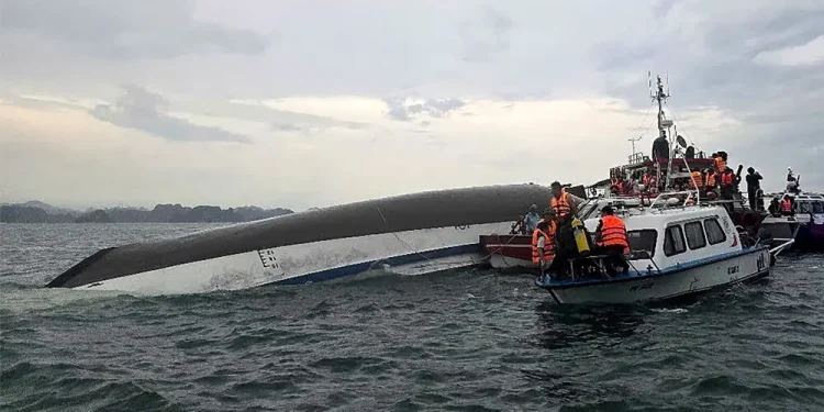 Vietnam boat collision kills six