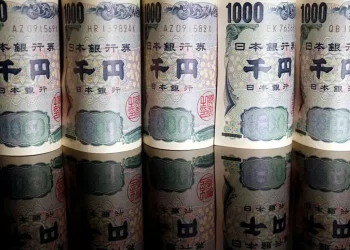 Yen strengthens as intervention risk trips up Takaichi trade