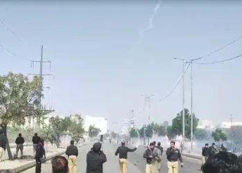 At least 6 dead after protests erupt near US Consulate in Karachi