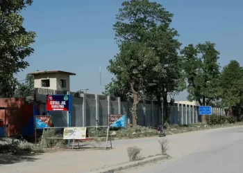 Meeting with Imran remains out of reach for PTI; jailed party leaders call on govt to reconsider its approach