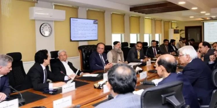 Govt to keep check on undue inventory gains by oil companies: Aurangzeb