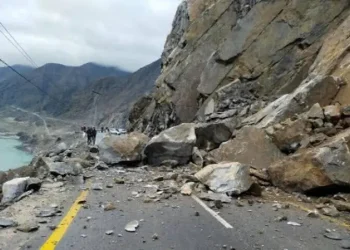 Karakoram Highway blockage at multiple points due to landslides leaves passengers stranded for hours