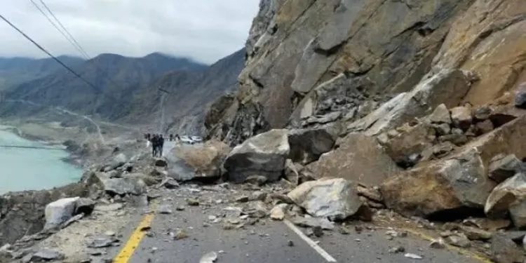 Karakoram Highway blockage at multiple points due to landslides leaves passengers stranded for hours