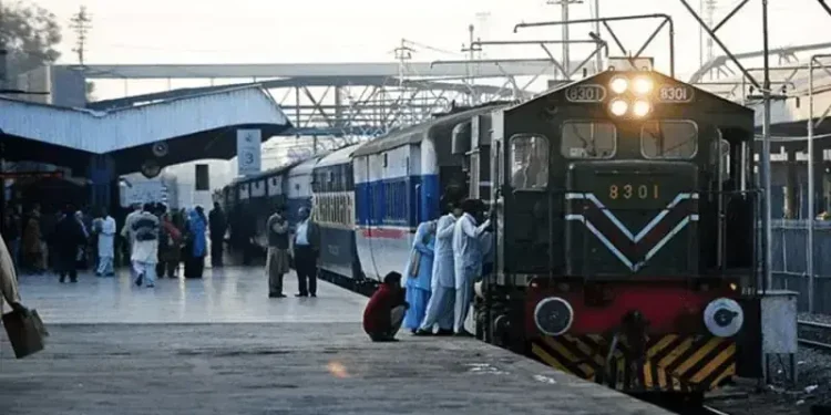 Pakistan Railways to run four special trains for Eid travellers