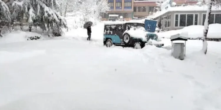 Cold returns to KP’s Hazara amid rain, snow in some areas; landslides cause road blockages