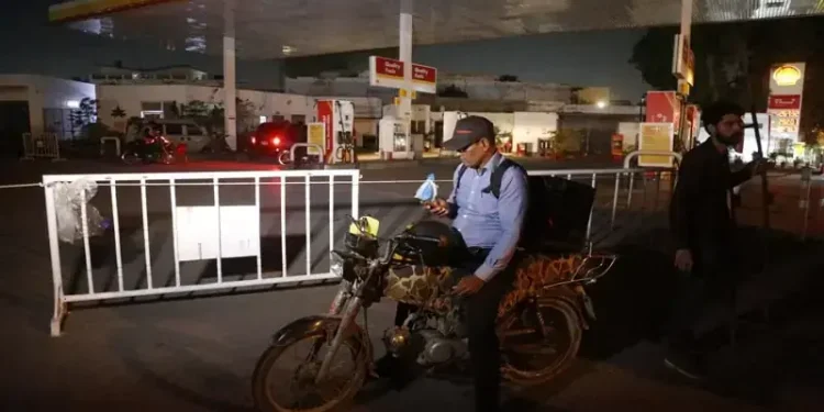 Petroleum dealers postpone strike in light of Middle East conflict