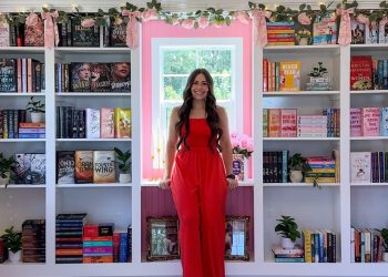 A couple spent $18,000 to turn a simple shed into a cozy library. Now, it's a reader's paradise.
