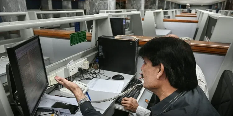 Buying observed at bourse, KSE-100 up nearly 2,000 points