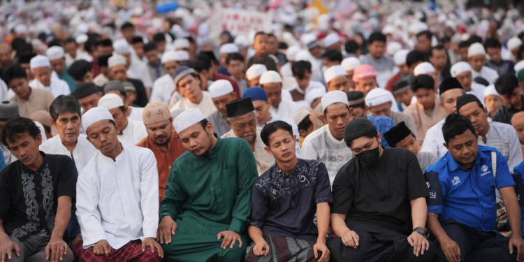 Eid-ul-Fitr Expected March 21-23, Merching With Pakistan Day Holiday