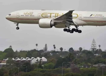 Etihad Airways resumes some operations, commercial flights still halted amid Iran conflict