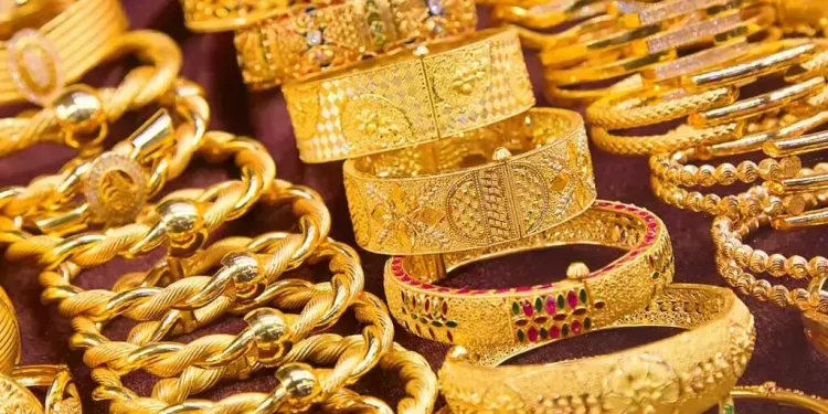 Gold price drops by Rs10,000 per tola in Pakistan