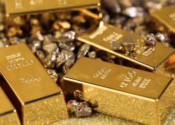Gold price per tola drops by Rs7,100 in Pakistan