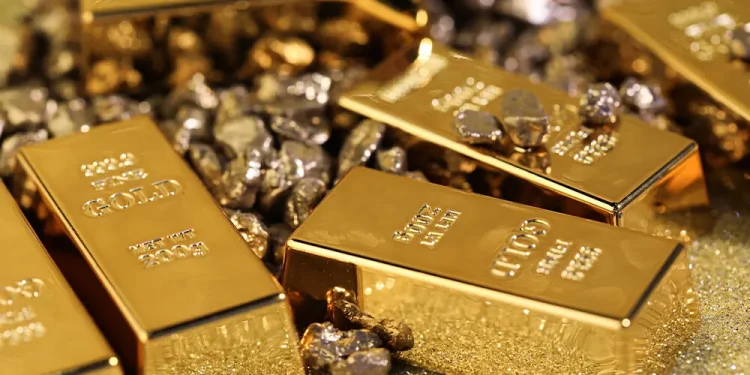 Gold price per tola drops by Rs7,100 in Pakistan
