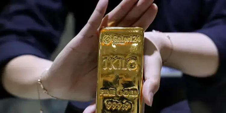 Gold steady as dip‑buying offsets firm dollar, US inflation woes