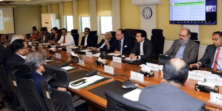 Govt Planning to Enforce Work from Home, Remote Studies Across Pakistan