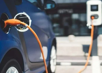 High fuel prices could drive shift to new energy vehicles, experts say