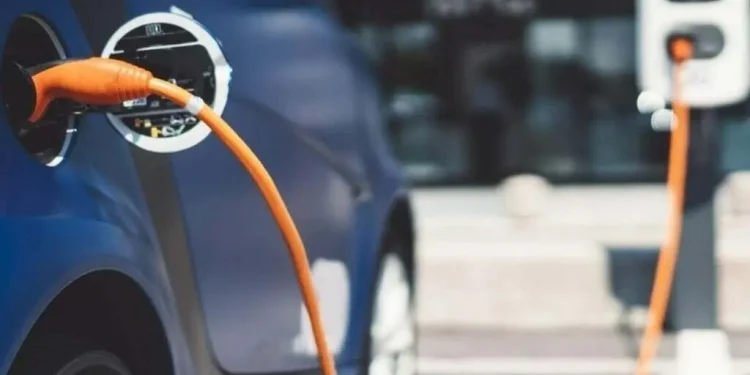 High fuel prices could drive shift to new energy vehicles, experts say