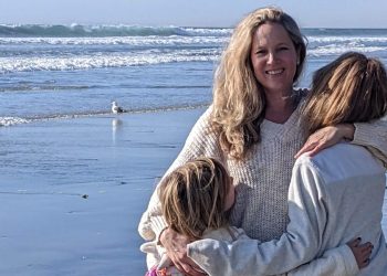 I'm a British mom in the US who only connected with other Brits. Now, in my 50s, my closest friends are American.