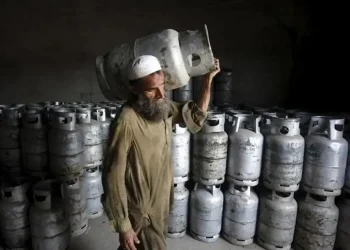 India: Cooking gas crunch hits home