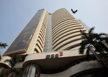 India stock benchmarks set for muted open; crude-driven volatility to remain high