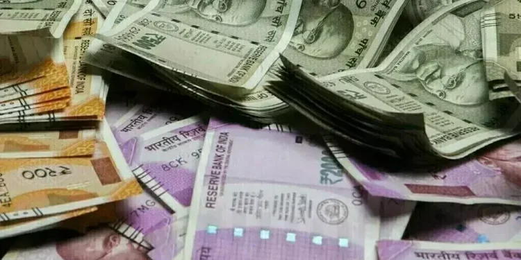 Indian rupee hits record low as oil risks, offshore dollar bids mount