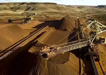 Iron ore dips on tepid demand despite high port margins