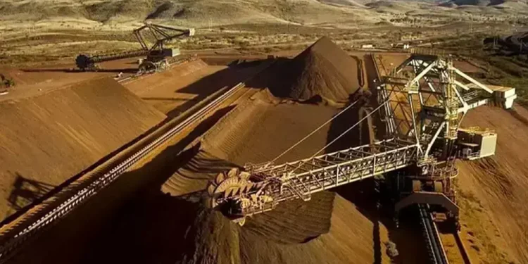 Iron ore dips on tepid demand despite high port margins