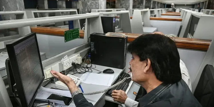 KSE-100 surges 3,400 points as global equities rise, oil prices slide - Markets