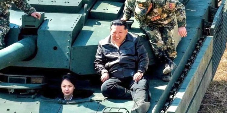 North Korea’s Kim Jong Un Rides Tank with His Daughter During Millit@ry Drills
