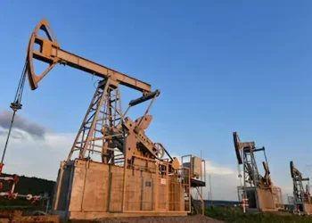 Oil extends gains as Middle East conflict threatens export facilities