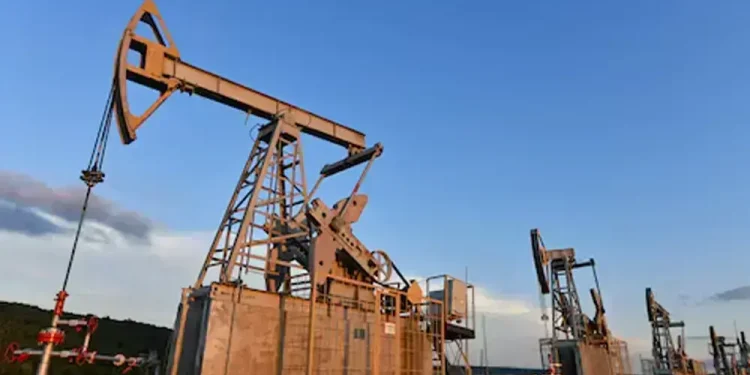 Oil extends gains as Middle East conflict threatens export facilities