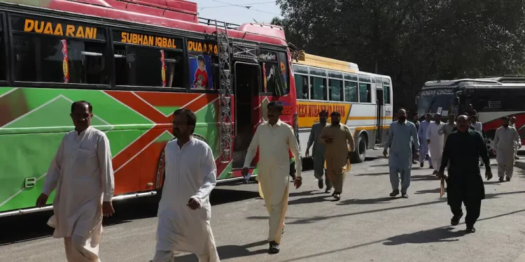 Pakistan-bound oil tanker passes through Hormuz Strait amid Iran war