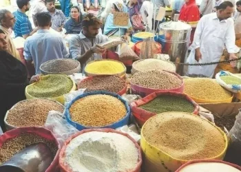 Prices of essential food items show mixed trend