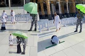 Security Guard Takes Care of Child While Her Mother Prays at Masjid Al Haram