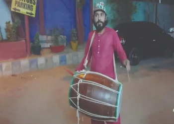 karachi drummer keeps tradition alive wins hearts