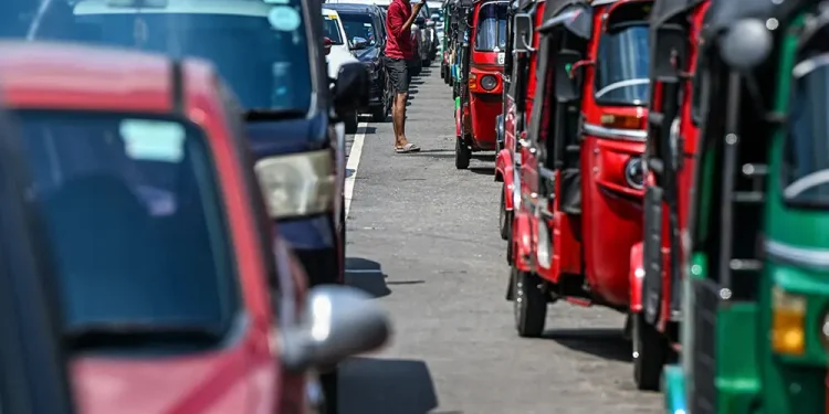 Sri Lanka announces four-day work week over fears war will drag