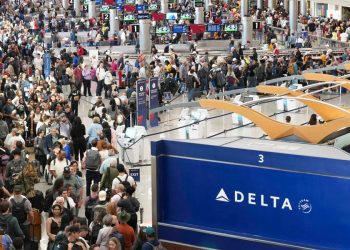 TSA wait times are still up to 4 hours long even as pay for airport security workers set to return