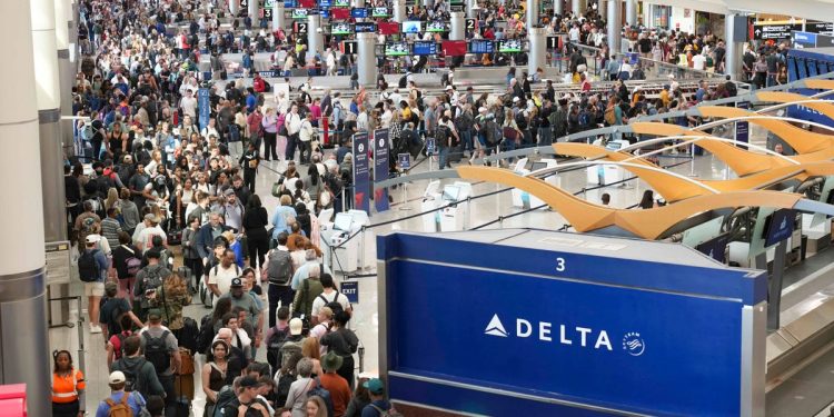 TSA wait times are still up to 4 hours long even as pay for airport security workers set to return