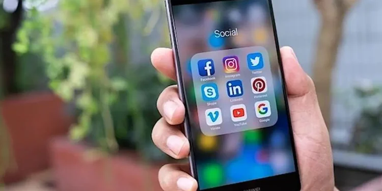 Turkiye’s ruling party submits bill to ban social media for under-15s