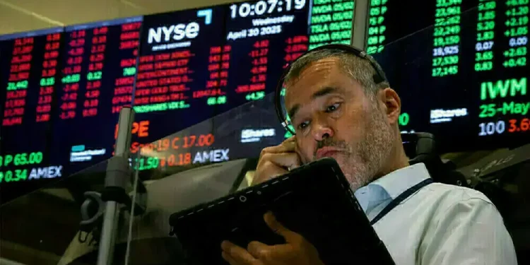 Wall St edges lower as investors weigh Middle East war risks