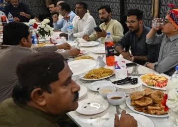 ‘First, we are humans’: Ramazan brings Hindus and Muslims closer in Sindh’s Mithi