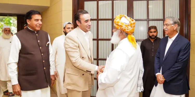 Bilawal calls on Fazl at his residence, two leaders discuss political matters
